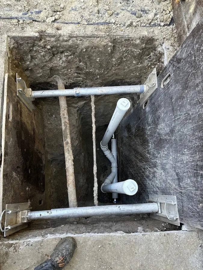 Experienced plumber completing Drain Cleaning work in Van Buren